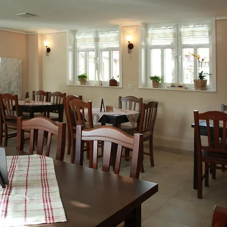 Konukevi Cafe Im Hof-