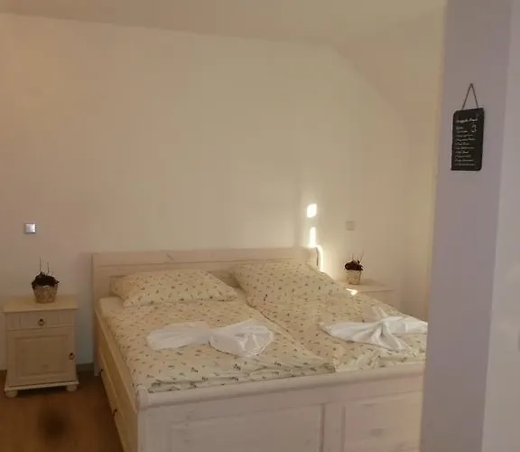 Konukevi Cafe Im Hof- 3*