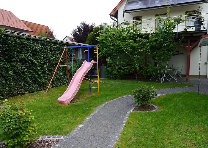 Konukevi Cafe Im Hof- 3*