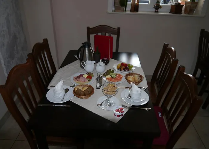 Konukevi Cafe Im Hof-